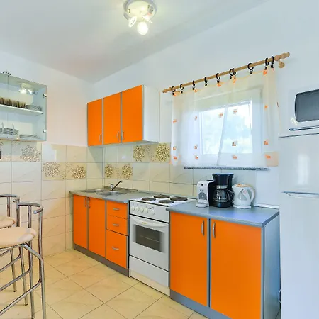 Radicevic Apartment Vir
