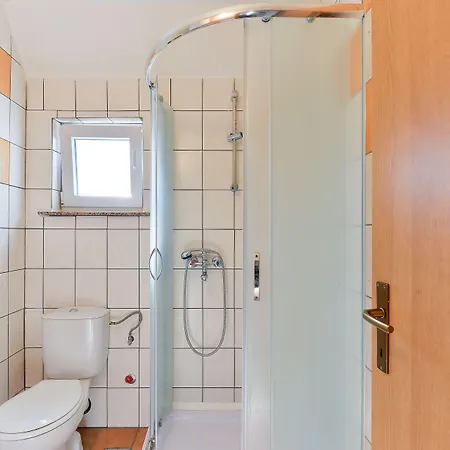 Radicevic Apartment Vir